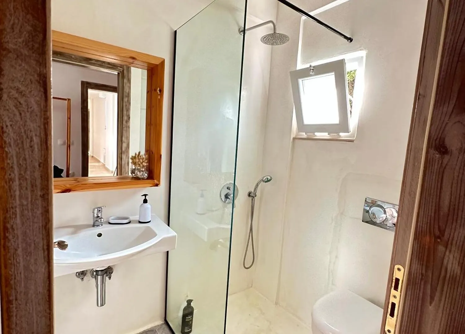 Sea And Sky Apartment Himare 0*,  Albania