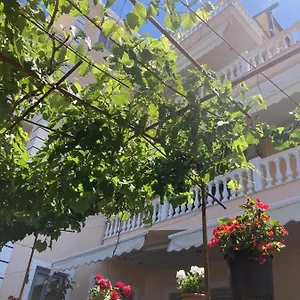 Himara Apartments Apartment