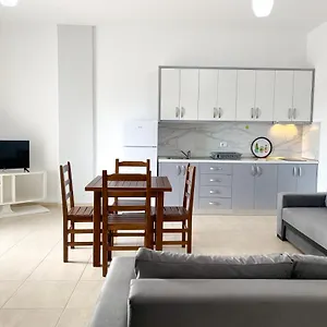 Appartement Family, Himare